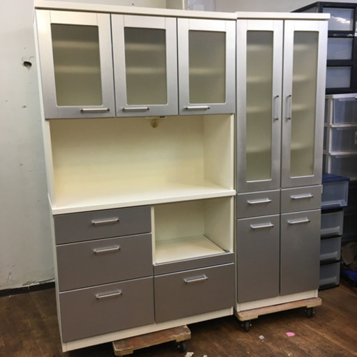 S195  キッチンボード、食器棚、58/104.5cm