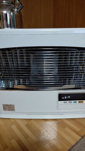 2018年製FF式石油ストーブ