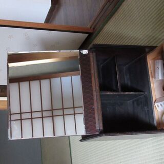 レトロな化粧台の画像