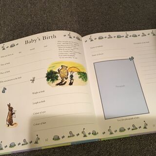 クマのプーさんの絵本のような新生児の成長記録張の画像