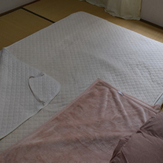 セミダブルのマット、式布団、掛布団、毛布の画像