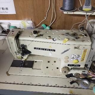レザー張替え屋　美容院電動椅子　バイクシート　車シート　椅子シート