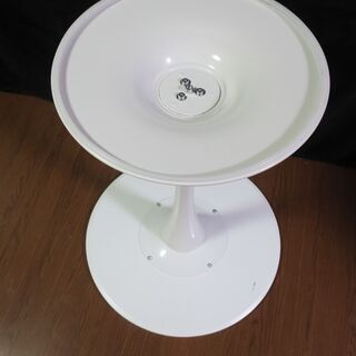 １つ脚円卓テーブル　支柱に破損有り　の画像