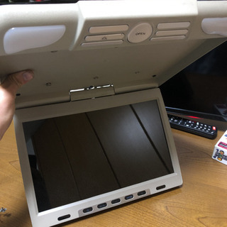 フリップダウンモニターの画像