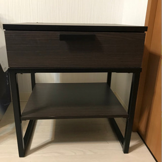 IKEA ベッドサイドテーブルの画像
