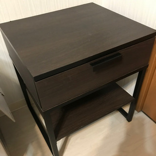 IKEA ベッドサイドテーブル