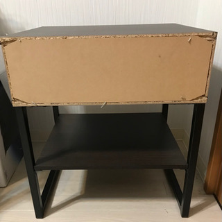 IKEA ベッドサイドテーブルの画像