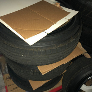 15インチ  8J 165/55r15  引っ張りの画像