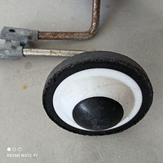 18 インチの自転車についていた補助輪の画像