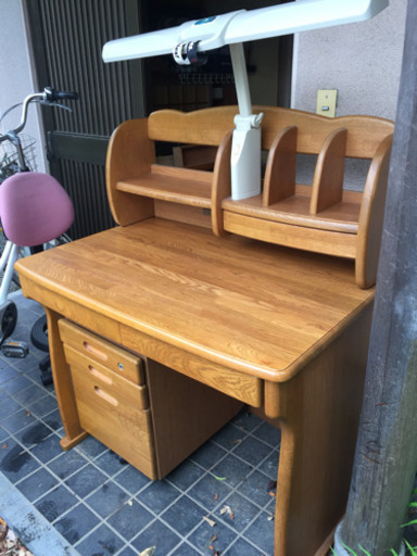 学習机 1,000円 椅子、ライト付