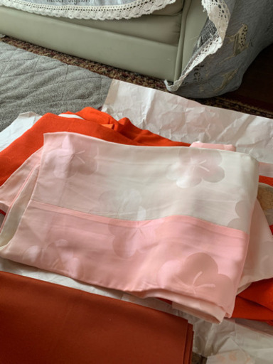中振袖と帯セットで売ります。