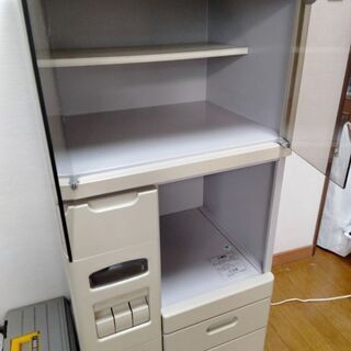 受け取りの方決定しました！！【無料でお譲りします！！】米びつ付のキッチン収納の画像