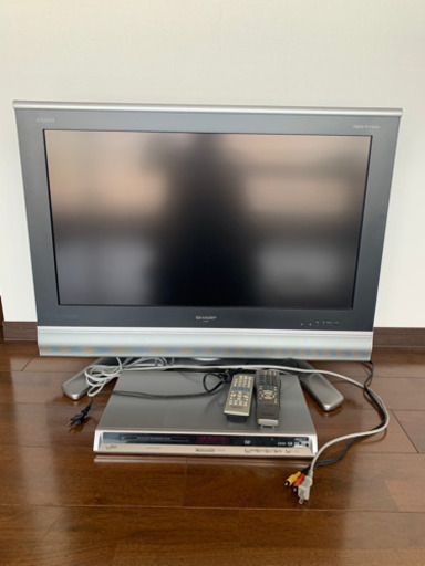 シャープ　AQUOS32インチ液晶テレビ　Panasonic DVDプレーヤーセット