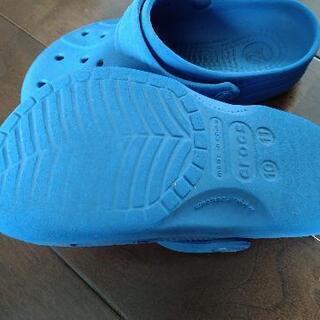 クロックスcrocs　サンダル　17.5cm 18cmくらい青の画像