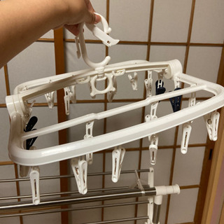 【値下げしました】室内干しの物干しとピンチハンガーの画像
