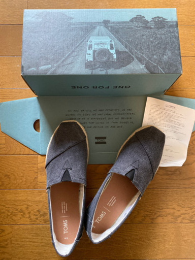 TOMS  新品　8 25cm