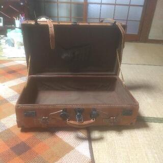 旅行かばん、工具入れの画像