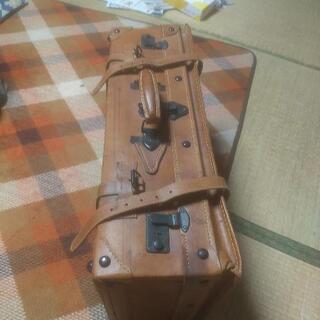 旅行かばん、工具入れの画像