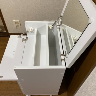 収納ドレッサーの画像