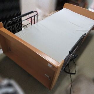 【自社配送は札幌市内限定】グランツ ３モーター 電動リクライニングベッド マットレス付き 動作良好 ダメージ強め