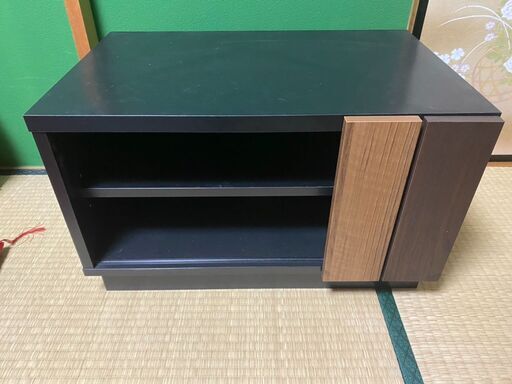 テレビボード　シンプル　白井産業？24型～32型辺り用　売ります。　直接引き取り歓迎！