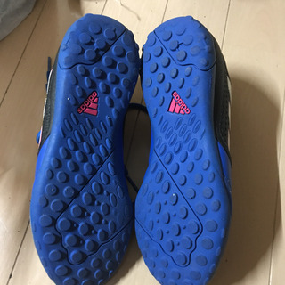 アディダストレーニングシューズ　サッカー　22cm