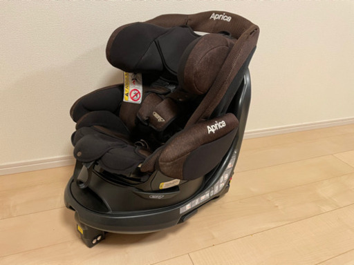 新生児から可能　アップリカ　チャイルドシート　フラディアグロウISOFIX