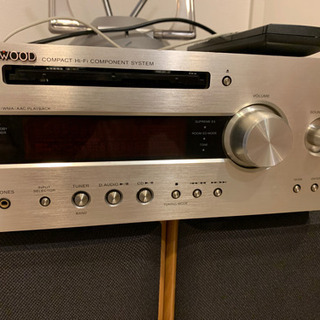 tannoyスピーカーとkenwoodのCDプレーヤーの画像