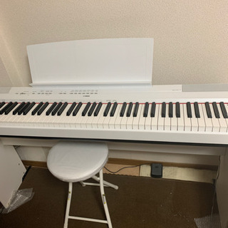 電子ピアノ（イスは含めず）の画像