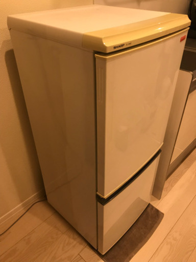 SHARPのシンプルな冷蔵庫