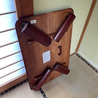 折り畳みテーブルの画像