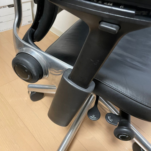 Steelcase(スチールケース)Leap(リープ)V2フル装備 ブラック