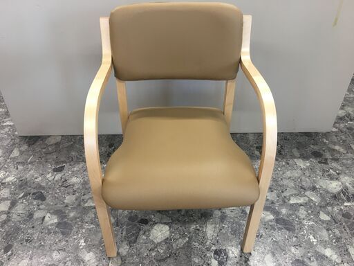 中古 (ほぼ未使用)　スタッキングチェア　ベージュ