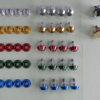 お洒落な錆びないナンバー取り付けボルト