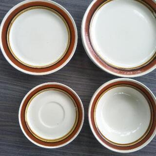レトロなお皿無料😊✨