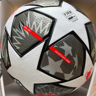 アディダス サッカーボール