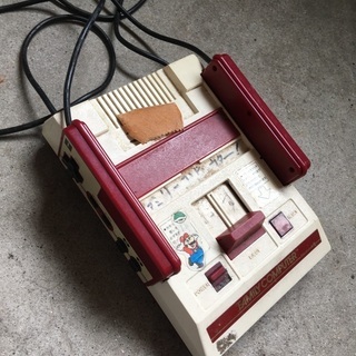 ファミコン、本体の画像