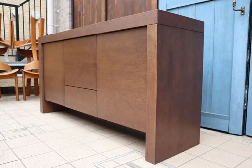 ヨーロピアンスタイルを提案するmoda en casa(モーダエンカーサ)の”cafe（カフェ）”シリーズのサイドボードです！天然木の