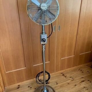 レトロ調　メタル　スタンド式扇風機　動作確認ずみ　市内受け渡し