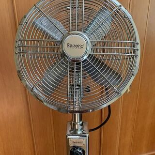 レトロ調　メタル　スタンド式扇風機　動作確認ずみ　市内受け渡しの画像