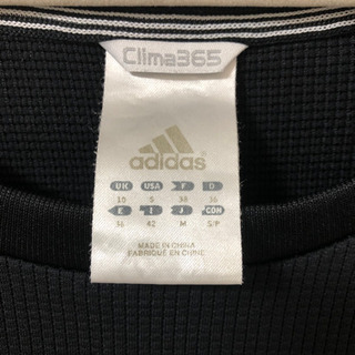 女性アディダスTシャツの画像