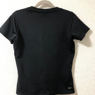 女性アディダスTシャツの画像