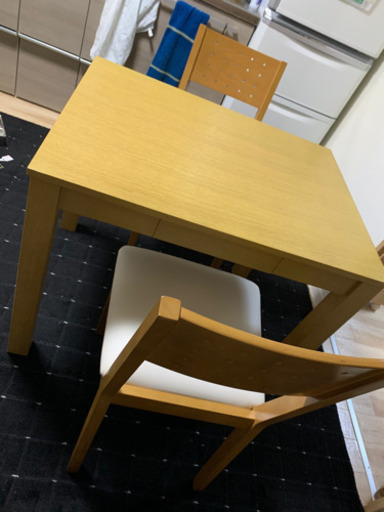 ダイニングセット　椅子二脚　机