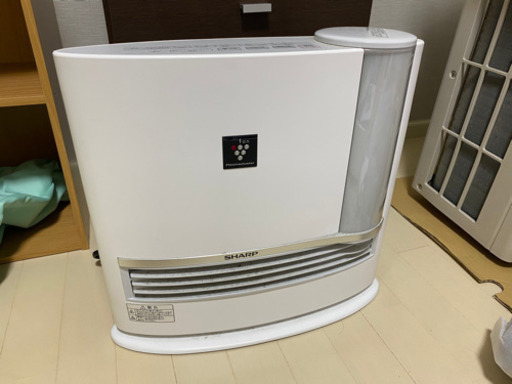シャープ　セラミックヒーター加湿機能付き