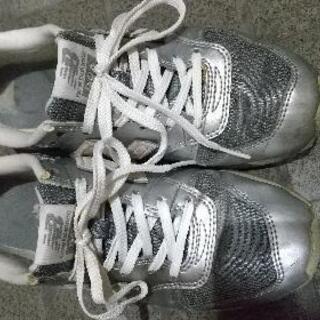 【あげます】New Balanceスニーカー23.5cm