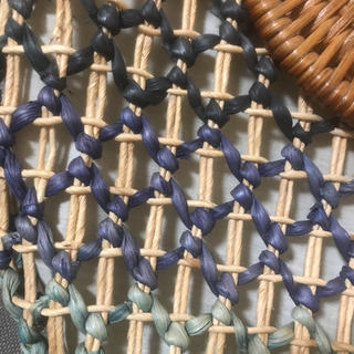 【お話し中です】【美品】かごバッグ　ラタン持ち手　アジアン風　ブルー系グラデ　天然素材の画像