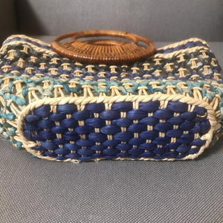 【お話し中です】【美品】かごバッグ　ラタン持ち手　アジアン風　ブルー系グラデ　天然素材の画像