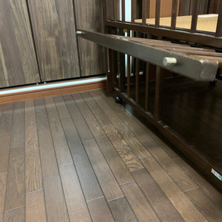 ディズニー柄　木製ベビーベッドの画像