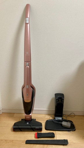 【中古】Electrolux(エレクトロラックス)エルゴラピードパワープロ コードレス掃除機 ソフトピンク ZB3414AK