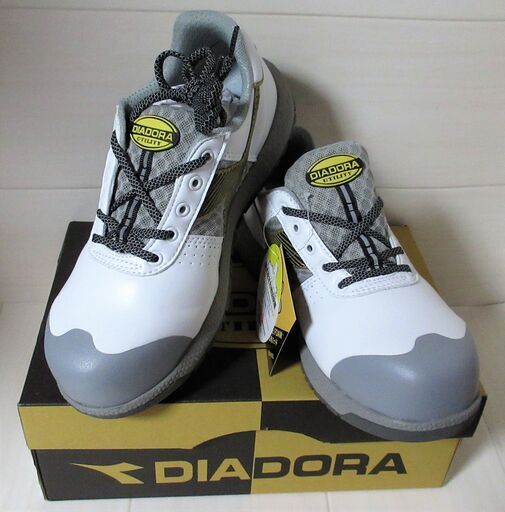 ☆ディアドラ DIADORA ＴＮ-128 タネージャー 25cm 安全靴 安全スニーカー A種（普通作業用）人工皮革製 WHT+BLK+GRY◆感動がフットワークに変わる瞬間